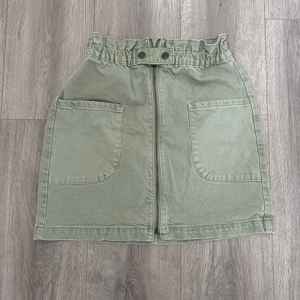 Denim Skirt // olive green // front pockets + zipper